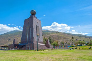 Orta dünya cazibe Anıtı