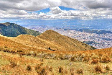 Quito ve Ekvador Andes yüksek görünümü