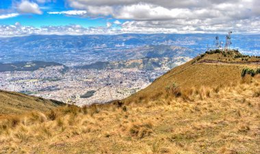 Quito ve Ekvador Andes yüksek görünümü