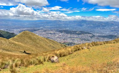 Quito ve Ekvador Andes yüksek görünümü