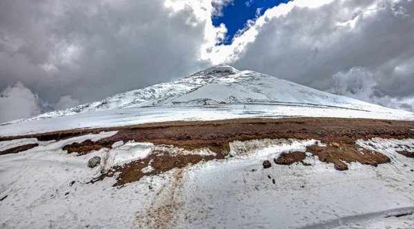 Close View Cotopaxi Volcano Slopes Safe House Overcast Day Cotopaxi — Stock Photo, Image