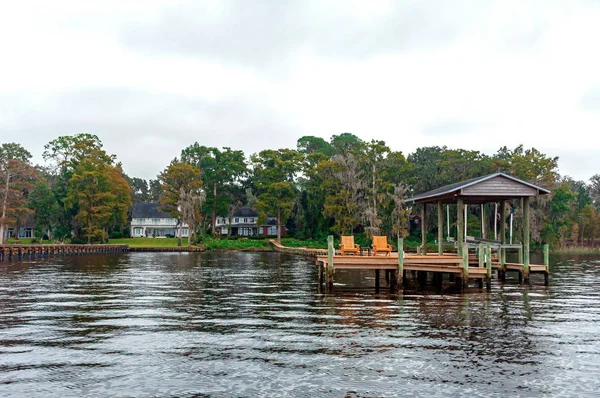 Schöne Floridianische Häuser Mit Hölzernen Docks Fluss Jacksonville Florida Usa — Stockfoto