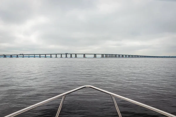 Vista Proa Barco Pesca Direção Uma Ponte Jacksonville Uma Manhã — Fotografia de Stock