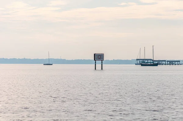 Langsames Geschwindigkeitsschild Einem Offenen Fluss Rund Jacksonville Florida Usa — Stockfoto
