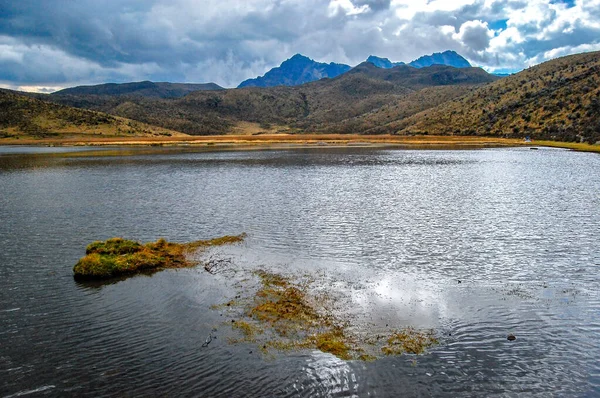 Lago Limpiopungo Parque Nacional Cotopaxi Una Tarde Soleada Nublada Con — Foto de Stock