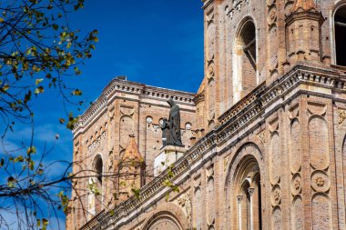 La Inmaculada Concepcin Katedrali, Cuenca şehir merkezinde, UNESCO Dünya mirası alanı, Ekvador, güneşli bir sabah.