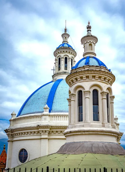 Cúpulas Torres Hermosa Antigua Catedral Cuenca Ecuador América Del Sur — Foto de Stock