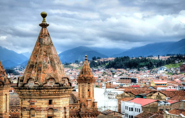 Domäner Och Torn Den Vackra Och Gamla Katedralen Cuenca Ecuador — Stockfoto