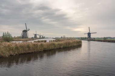 Kinderdijk 'in yel değirmenleri, Hollanda (Güney Hollanda) - güzel vintage görünüm