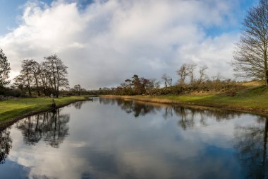 Hollanda 'nın kumul bölgesindeki güzel su manzarası