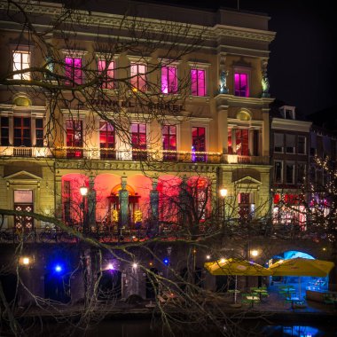 Ocak 2020, Utrecht 'in merkezinde - Hollanda - tipik Hollanda kanalları