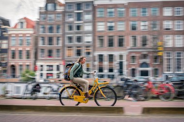 Mart 2020 Hollanda 'da Amsterdam' da bisiklet
