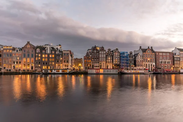 Будинки Каналах Амстердама — стокове фото