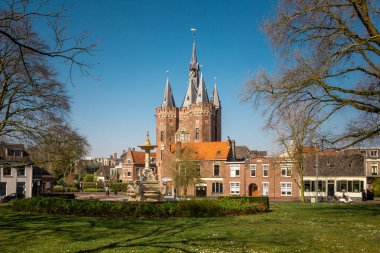 Mart 2020 Sassenpoort (Sassen kapısı) Hollanda 'nın Zwolle şehrinde bir kapı evidir.
