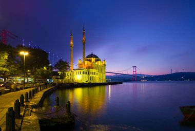  Ortaköy Camii 