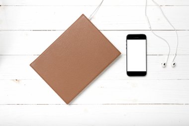 earphone defter ve telefon ile Üstten Görünüm