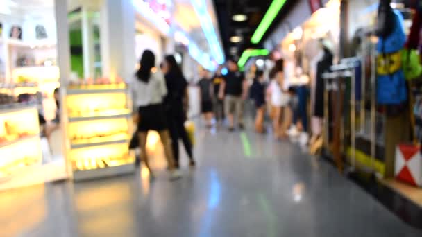 Des gens marchent au centre commercial Union de Bangkok, Thaïlande, en janvier 2017. Bangkok Thaïlande — Video