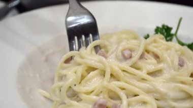 Çatal makarna ile büküm