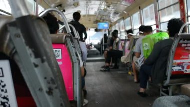 Bangkok, Tayland - Ocak 12,2017: içinde yerel yolcu otobüs 12 Ocak 2017, Bangkok, Tayland.