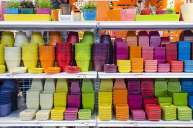 çiçek toprak kap içinde çarşı kapatın