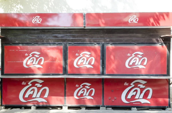 Bangkok, Thajsko - 30 ledna 2017: uzavření coca-cola shop — Stock fotografie