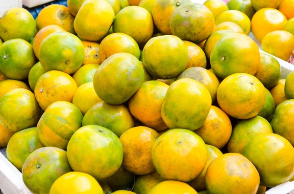 Orange frukt sälja på steet Thailand — Stockfoto