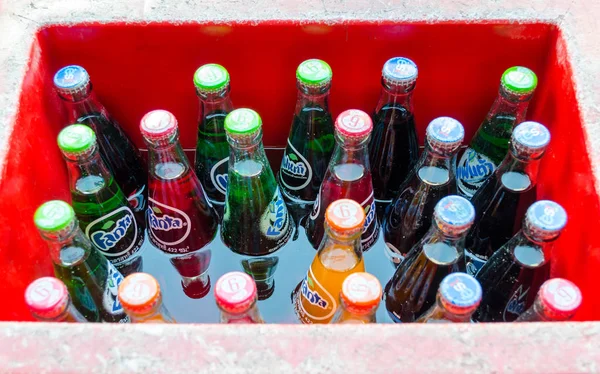 Bangkok, Thajsko - 8 února 2017: nealkoholický nápoj Fanta, Coca-cola — Stock fotografie