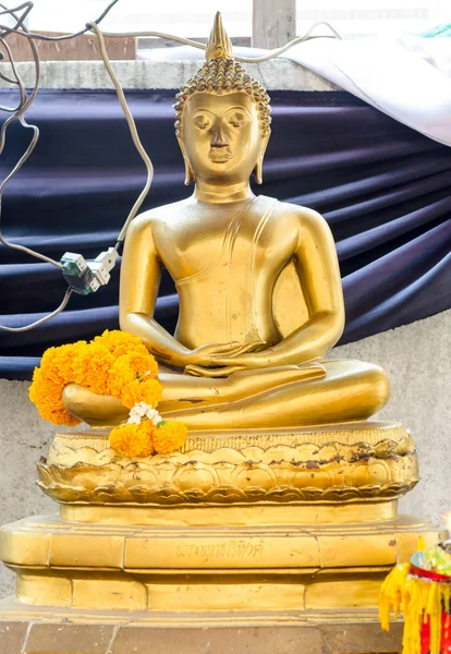 Estátua de Buda tailandesa dourada — Fotografia de Stock