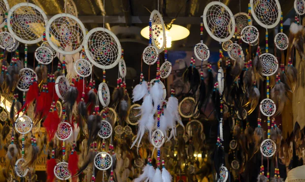 Selling dreamcatcher at Jatujak weekend market Thailand. — Stock Photo, Image