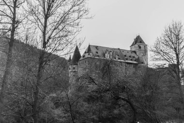 monochrom soğuk bir sabah, eski kale