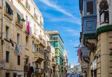 Valletta - sokakları ve balkon