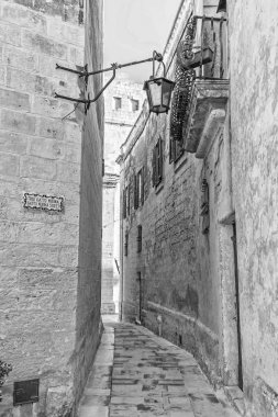 Malta - mdina sokaklarında - monochrom varyasyon