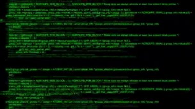 Monitör ekranı ile aşağı inen hacker kodu