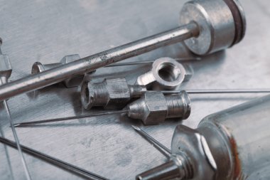 Eski tıbbi araçlar metal yüzeyi eskimiş