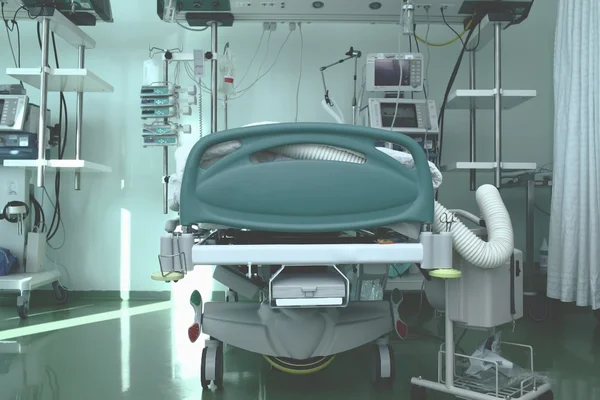 Moderna unità di terapia intensiva attrezzata — Foto Stock