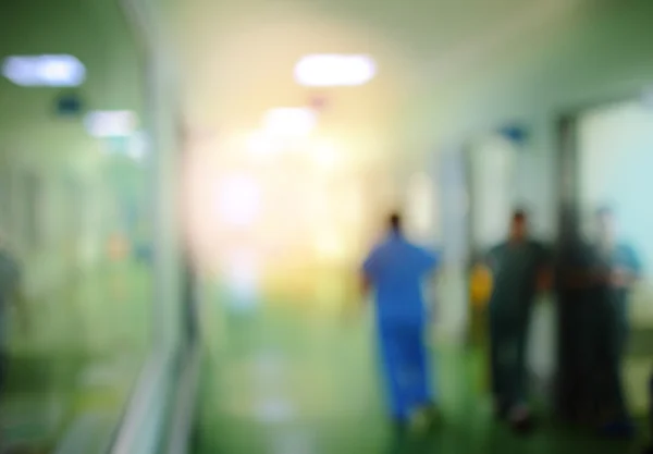 Hall d'hôpital non concentré avec silhouette de médecin — Photo