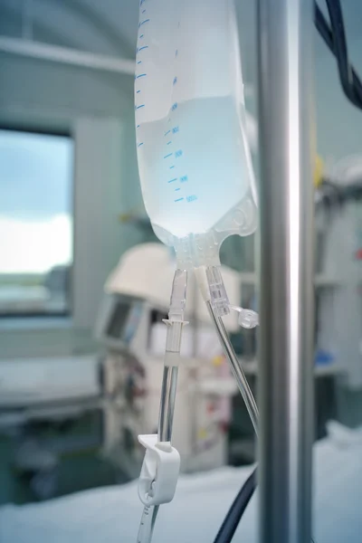 Intraveneuze infusie in ziekenhuis ward — Stockfoto