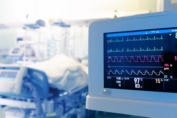 Monitoring of patient's heart in intensive care unit — Stock Photo, Image