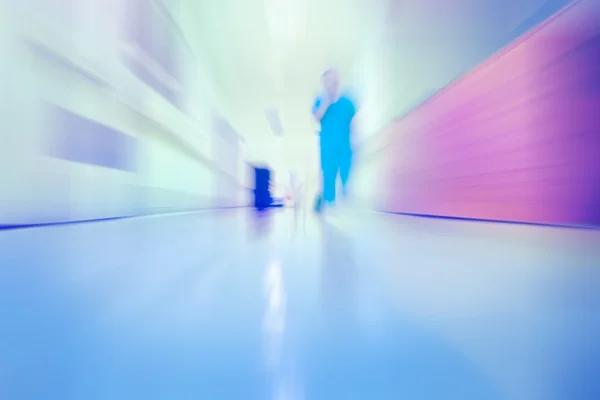 Running doctor in hospital corridor, unfocused background — Stock Photo, Image
