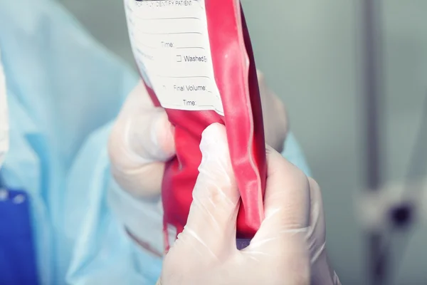 Робота зі збереженою кров'ю — стокове фото
