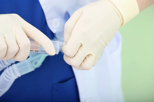 Preparation for the procedure. Syringe in nurse hands — Stock Photo, Image