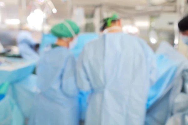 Operatiekamer tijdens chirurgie, ongericht achtergrond — Stockfoto