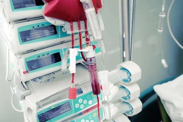 Blood bag on the background of hospital equipment — Stock Photo, Image