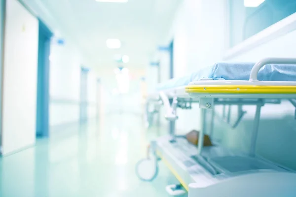 Gurney in empty hall of medical building — Stock Photo, Image