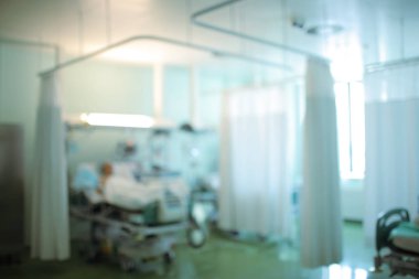 Acil servisinde, odaklanmamış arka plan hasta yatağı