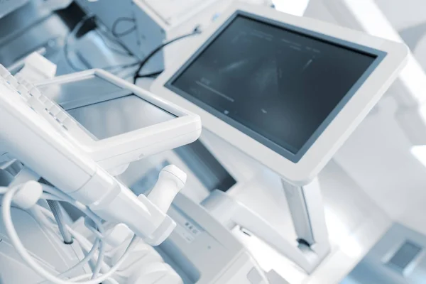 病室で近代的な医療機器 — ストック写真