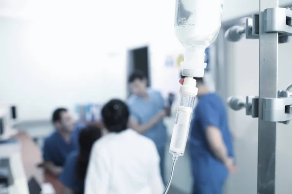 Groep van artsen hebben een discussie over de behandeling van de patiënt — Stockfoto