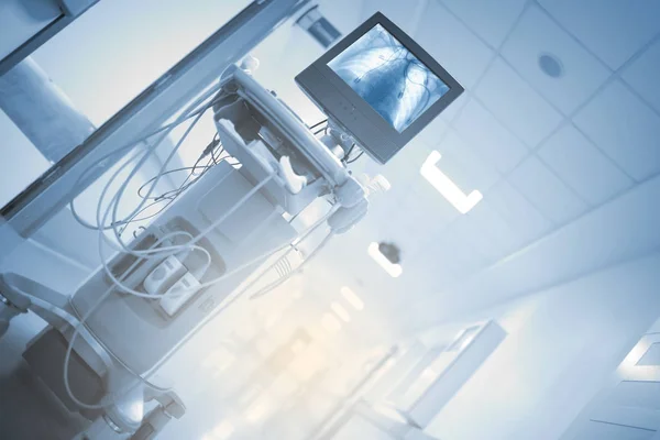 病院のホールで現代のデジタル機器 — ストック写真