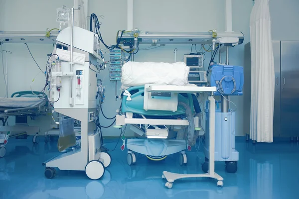 Медицинская комната оборудована для интенсивной терапии — стоковое фото