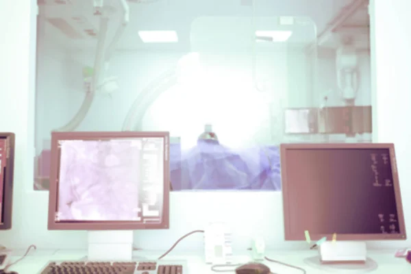 Medizinischer oder wissenschaftlicher Hintergrund mit modernen Technologien im Röntgen-Operationssaal — Stockfoto
